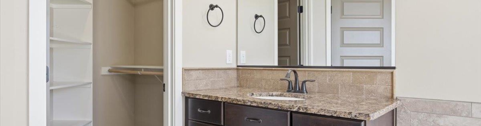 Turf Paradise Dr, Pasco, Washington 99301, 3 Bedrooms Bedrooms, 0 ,2 BathroomsBathrooms,Houses,For Sale,Turf Paradise Dr,0,289581