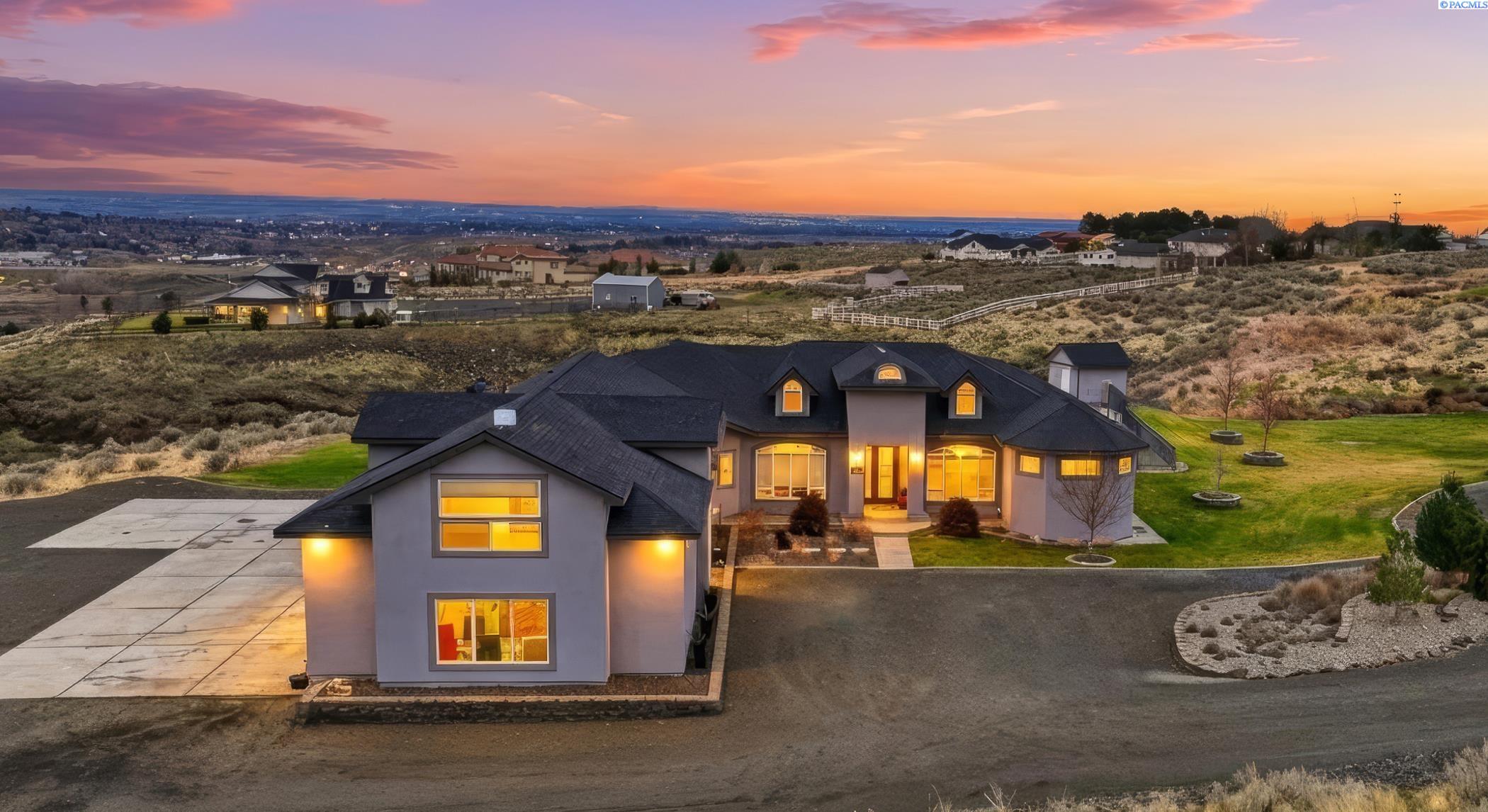 217 Pr SE, Kennewick, Washington 99338, 4 Bedrooms Bedrooms, 0 ,4 BathroomsBathrooms,Houses,For Sale,217 Pr SE,0,289598