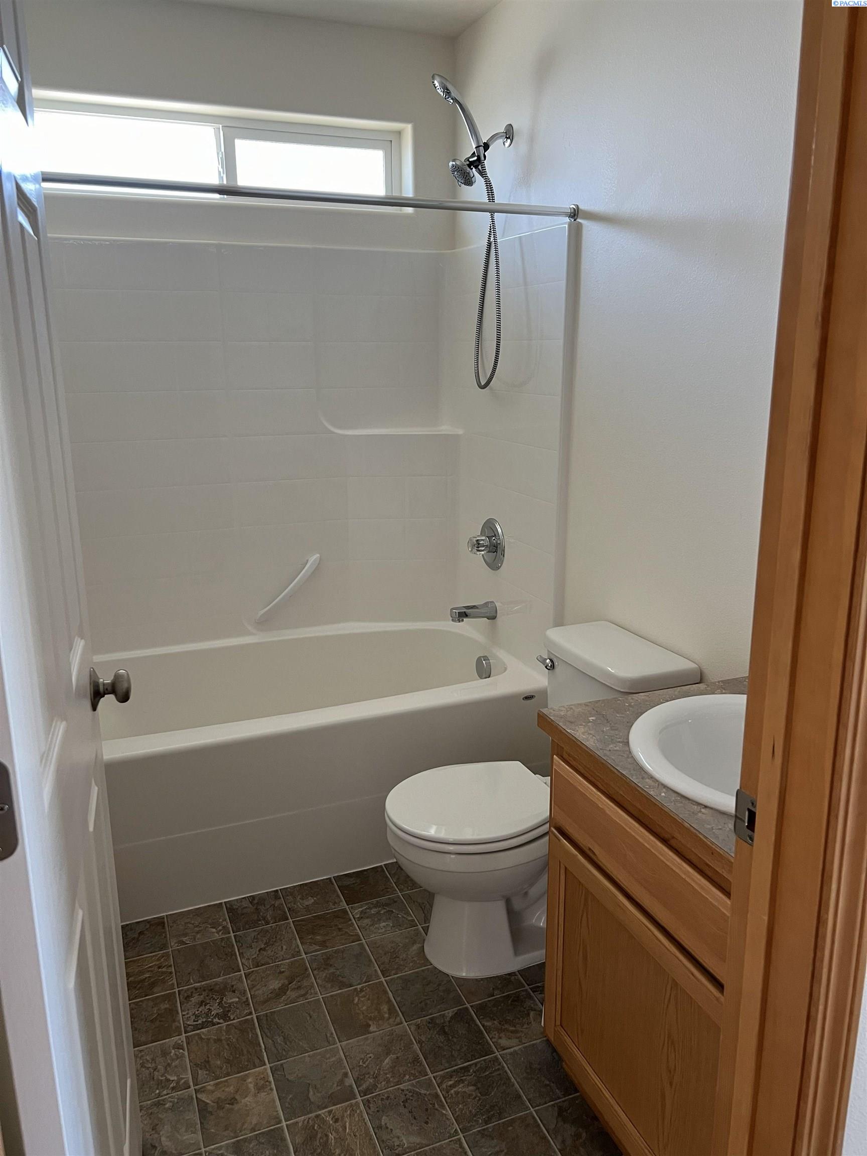 Catalonia Drive, Pasco, Washington 99301, 3 Bedrooms Bedrooms, 0 ,2 BathroomsBathrooms,Houses,For Rent,Catalonia Drive,0,289612