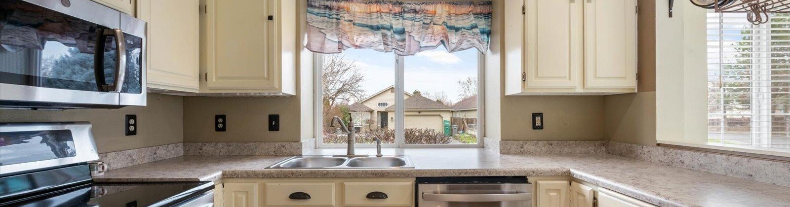 Hawaii St, Kennewick, Washington 99336, 3 Bedrooms Bedrooms, 0 ,2 BathroomsBathrooms,Houses,For Sale,Hawaii St,0,289619