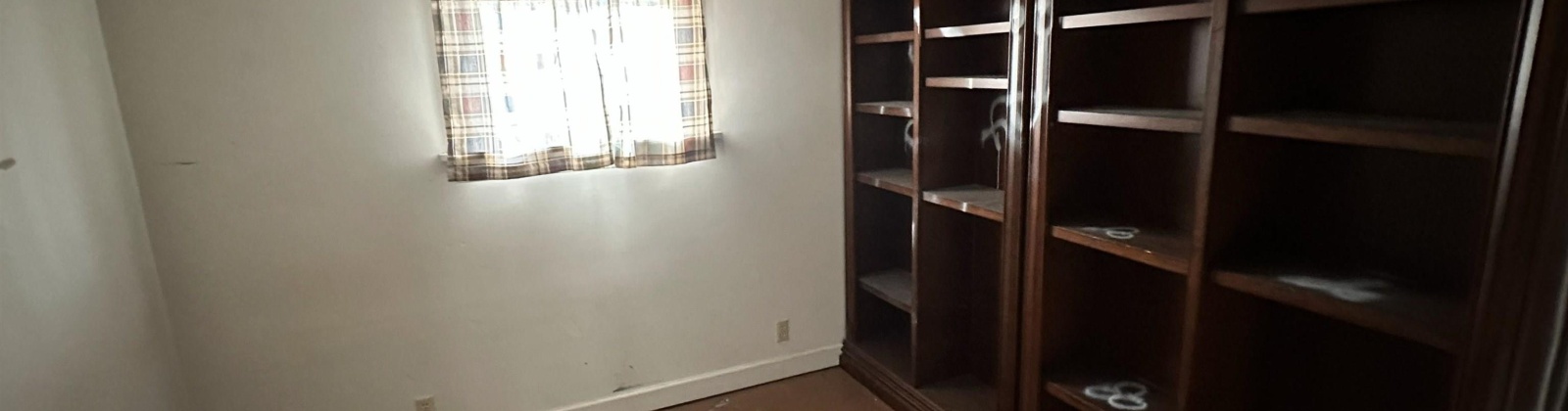 Maple St, Pullman, Washington 99163, 4 Bedrooms Bedrooms, 0 ,2 BathroomsBathrooms,Houses,For Sale,Maple St,0,289640