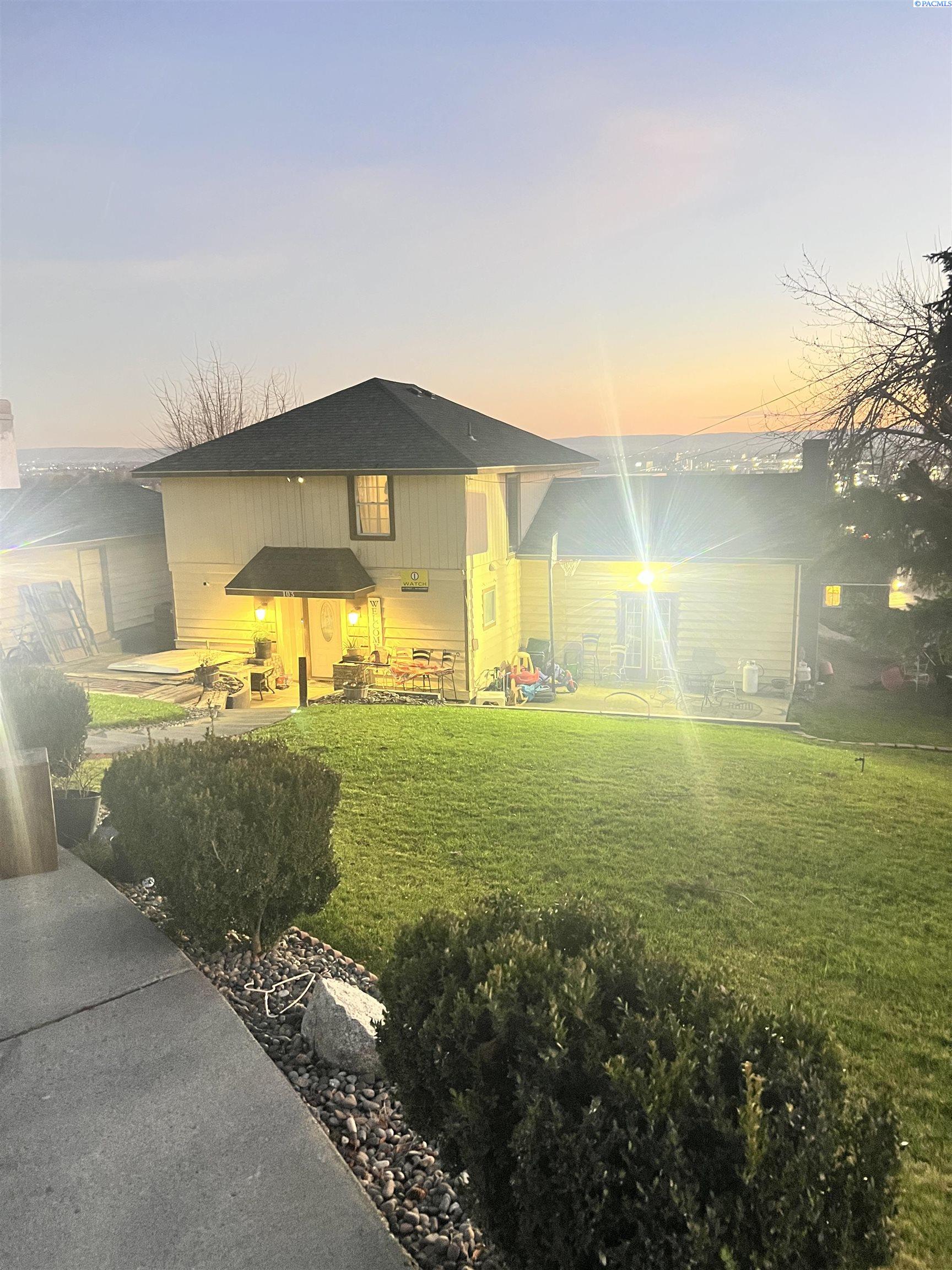 Riverside Ave, Sunnyside, Washington 98944, 3 Bedrooms Bedrooms, 0 ,2 BathroomsBathrooms,Houses,For Sale,Riverside Ave,0,289636