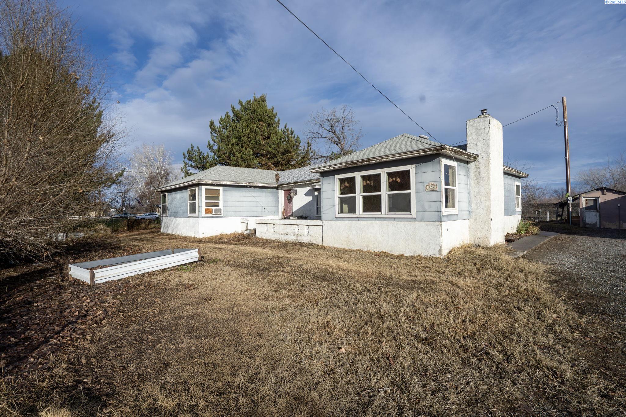 Riverside Dr., West Richland, Washington 99535, 3 Bedrooms Bedrooms, 0 ,2 BathroomsBathrooms,Houses,For Sale,Riverside Dr.,0,289674