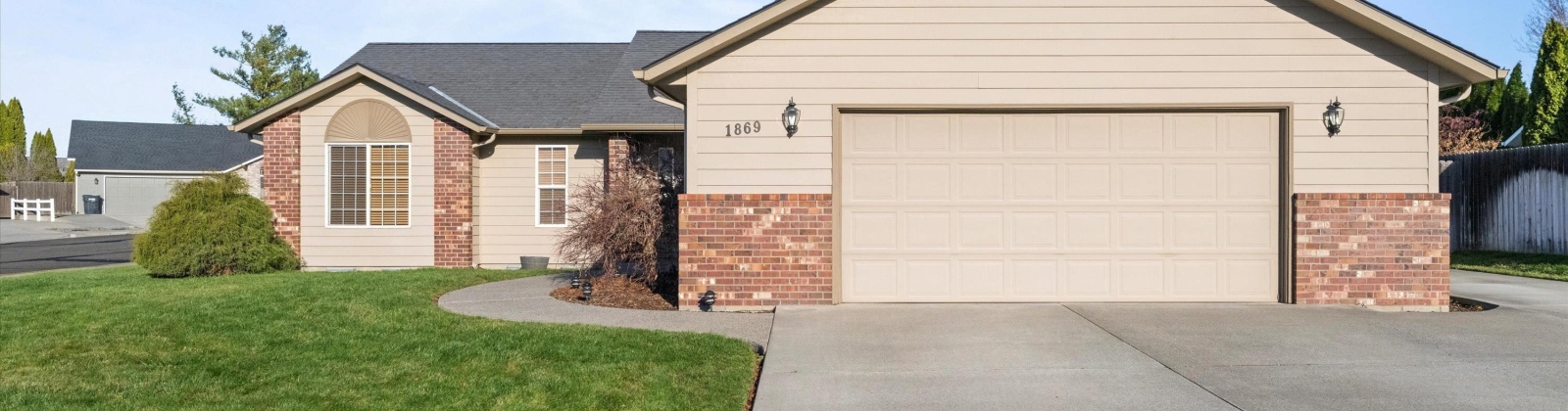 Larch Ave, College Place, Washington 99324, 3 Bedrooms Bedrooms, 0 ,2 BathroomsBathrooms,Houses,For Sale,Larch Ave,0,289501