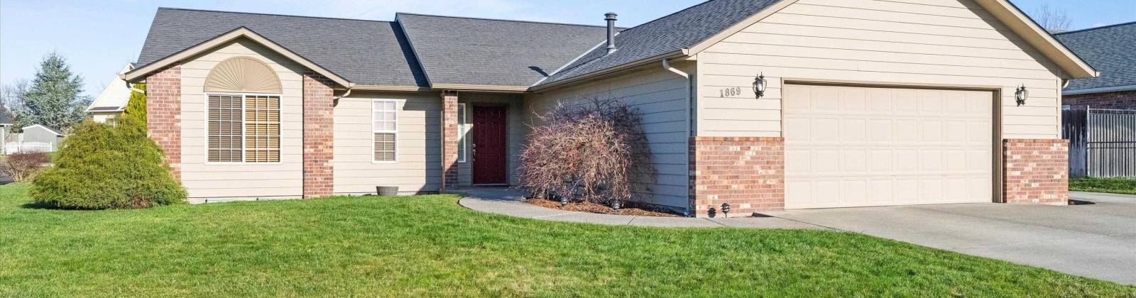 Larch Ave, College Place, Washington 99324, 3 Bedrooms Bedrooms, 0 ,2 BathroomsBathrooms,Houses,For Sale,Larch Ave,0,289501