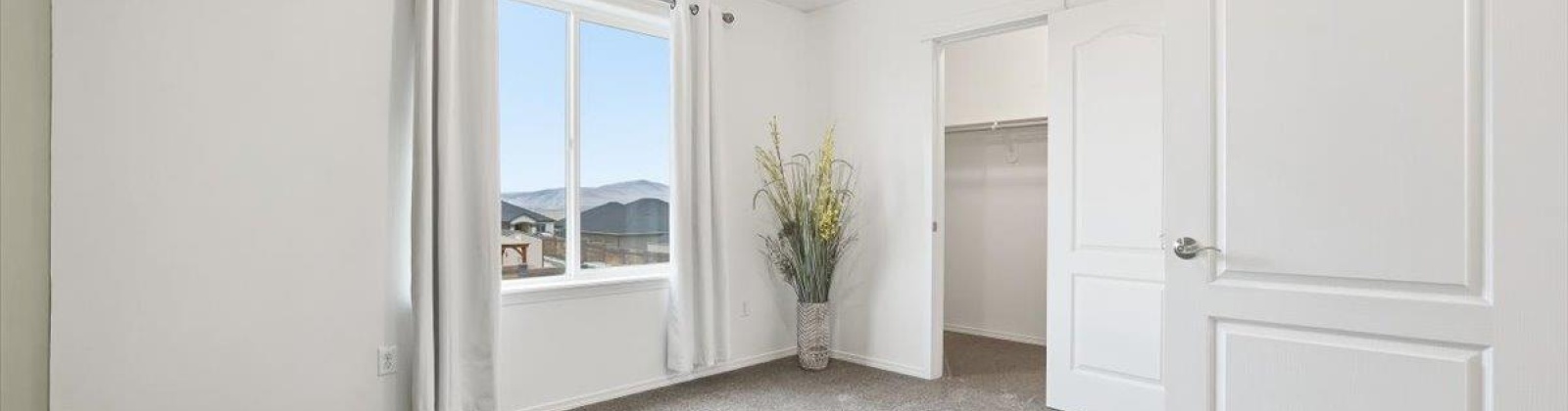 Pikes Peak Dr, West Richland, Washington 99353, 3 Bedrooms Bedrooms, 0 ,3 BathroomsBathrooms,Houses,For Sale,Pikes Peak Dr,0,289696