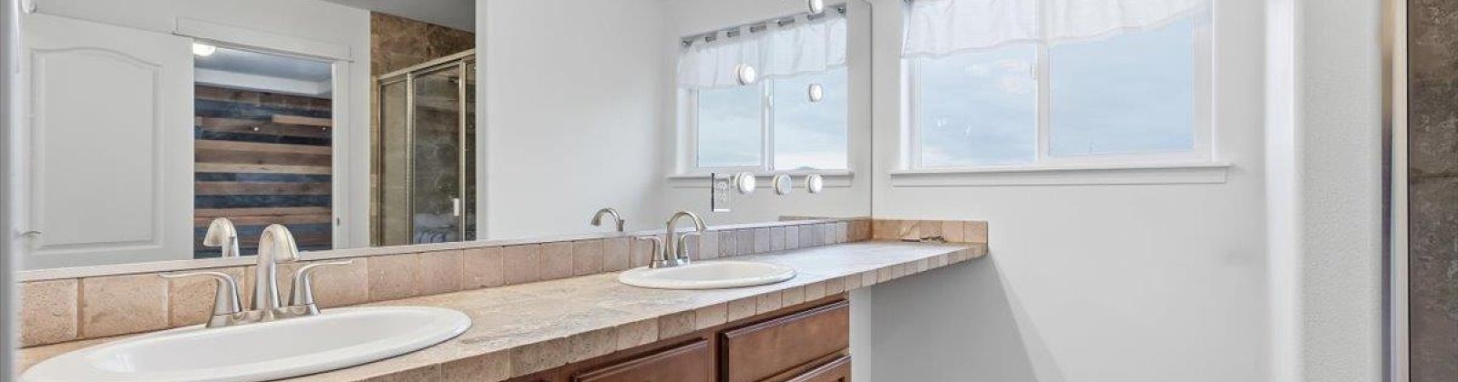 Pikes Peak Dr, West Richland, Washington 99353, 3 Bedrooms Bedrooms, 0 ,3 BathroomsBathrooms,Houses,For Sale,Pikes Peak Dr,0,289696