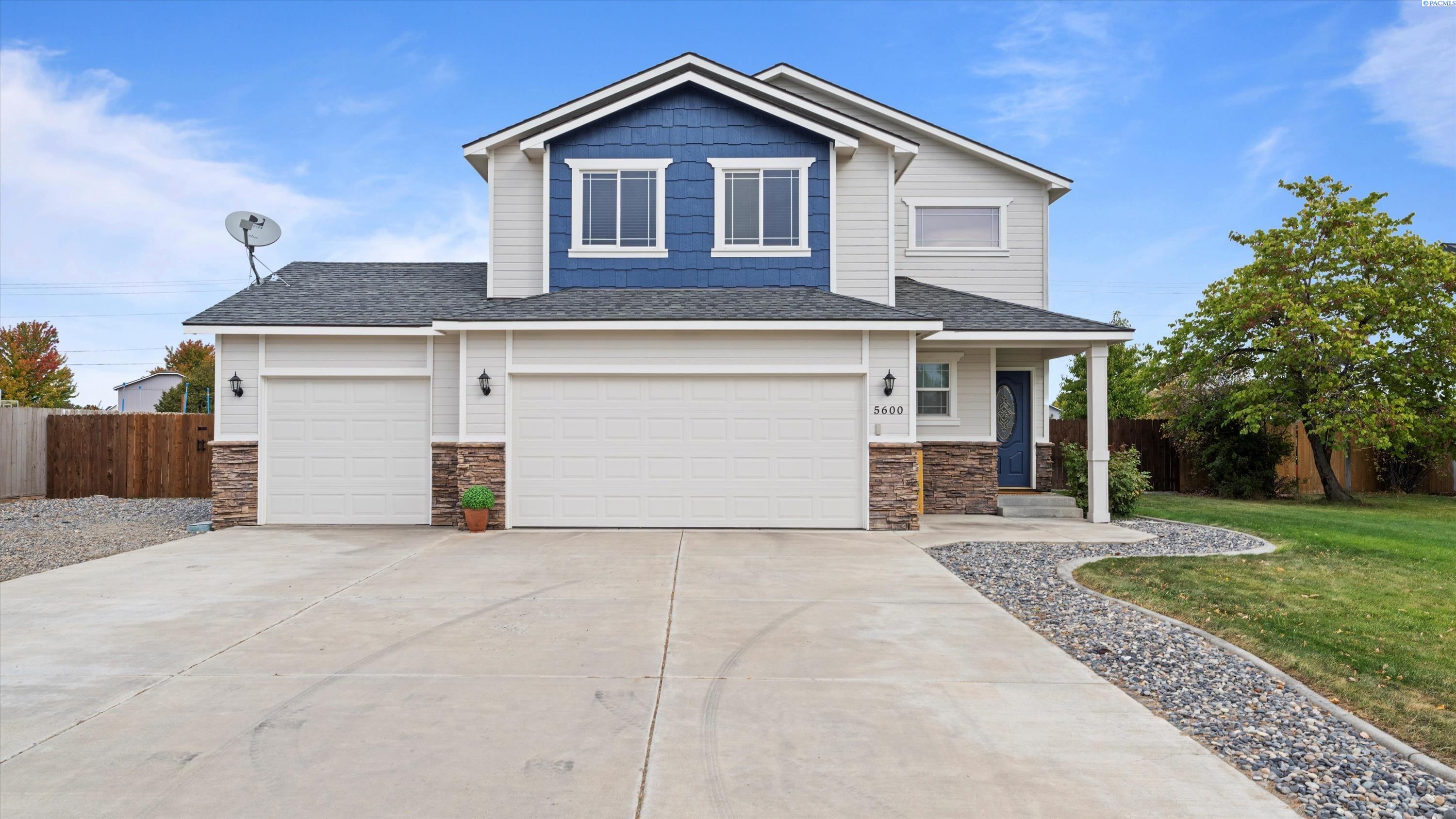 Aloha Drive, West Richland, Washington 99353, 4 Bedrooms Bedrooms, 0 ,3 BathroomsBathrooms,Houses,For Sale,Aloha Drive,0,287928