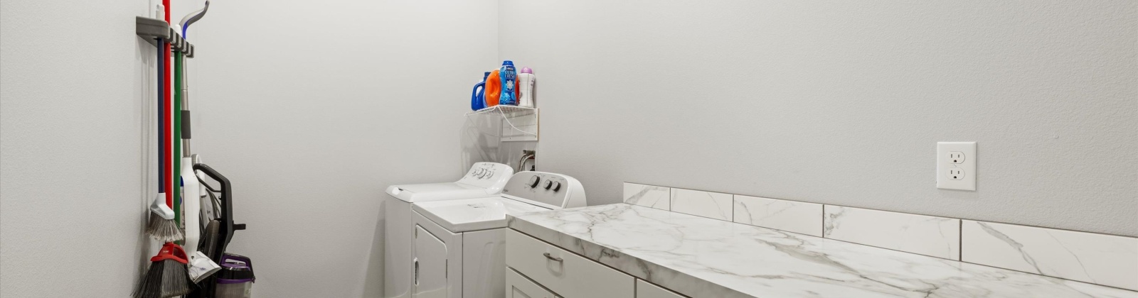 Riverside Dr, West Richland, Washington 99353, 3 Bedrooms Bedrooms, 0 ,3 BathroomsBathrooms,Houses,For Sale,Riverside Dr,0,289813