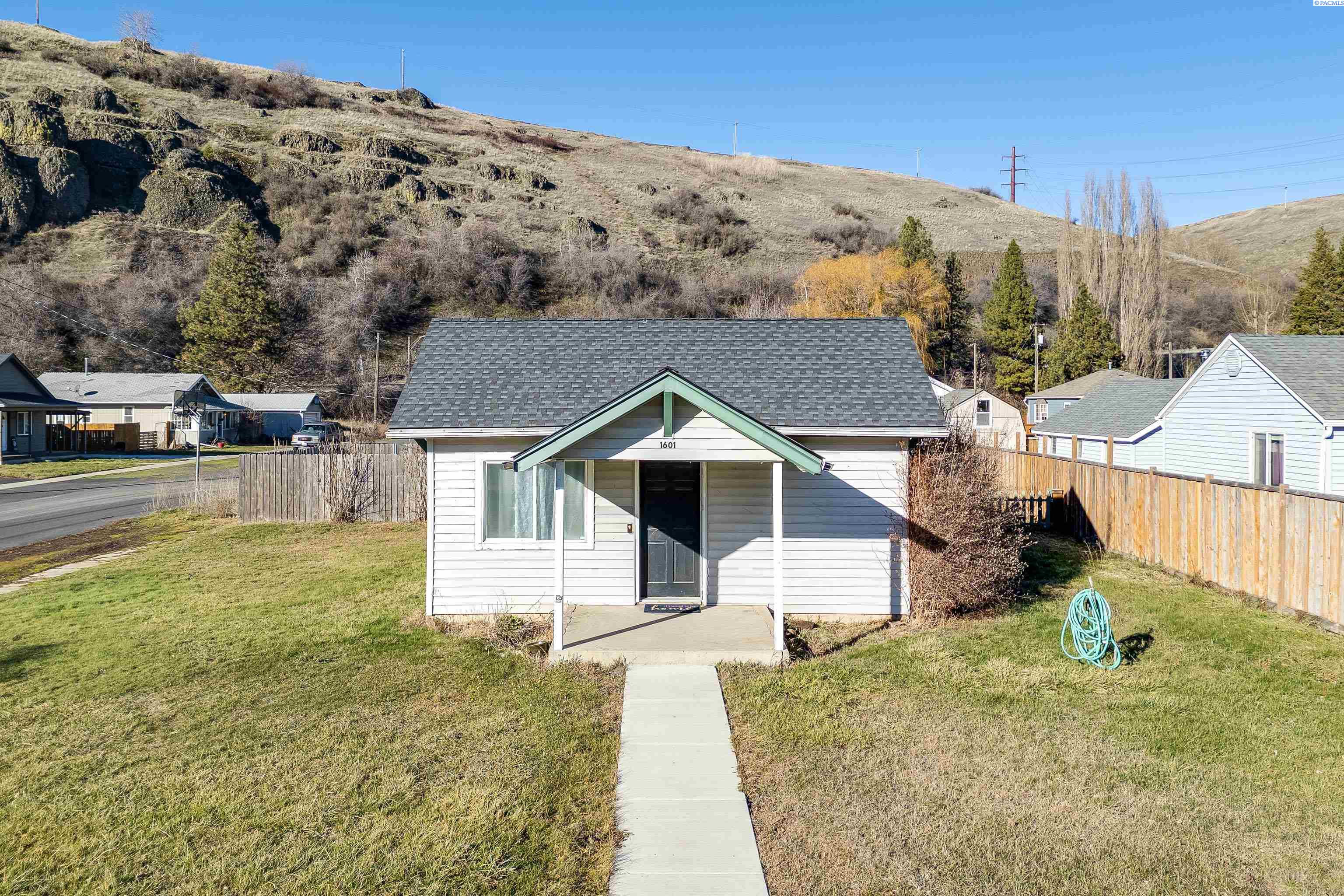 Cedar St, Colfax, Washington 99111-9713, 2 Bedrooms Bedrooms, 0 ,1 BathroomBathrooms,Houses,For Sale,Cedar St,0,289847