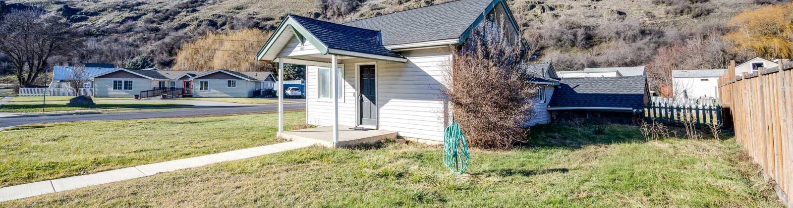 Cedar St, Colfax, Washington 99111-9713, 2 Bedrooms Bedrooms, 0 ,1 BathroomBathrooms,Houses,For Sale,Cedar St,0,289847