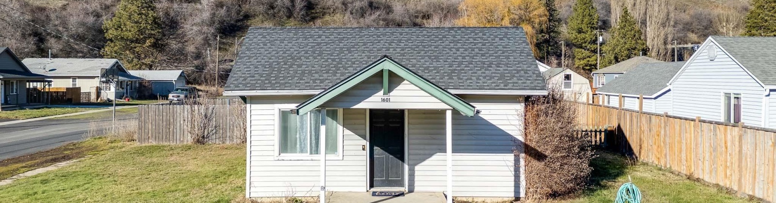 Cedar St, Colfax, Washington 99111-9713, 2 Bedrooms Bedrooms, 0 ,1 BathroomBathrooms,Houses,For Sale,Cedar St,0,289847