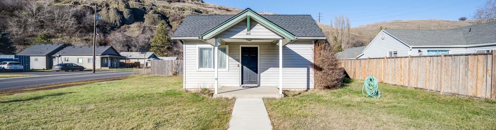 Cedar St, Colfax, Washington 99111-9713, 2 Bedrooms Bedrooms, 0 ,1 BathroomBathrooms,Houses,For Sale,Cedar St,0,289847