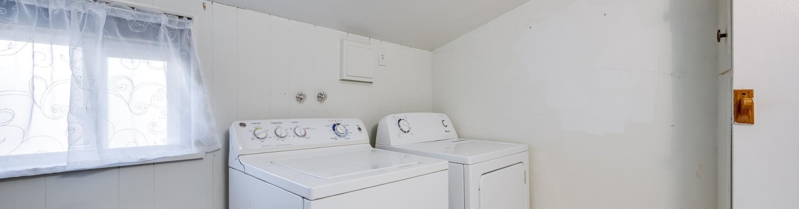 Cedar St, Colfax, Washington 99111-9713, 2 Bedrooms Bedrooms, 0 ,1 BathroomBathrooms,Houses,For Sale,Cedar St,0,289847