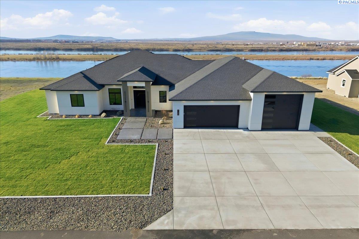 Riviera, Pasco, Washington 99301, 5 Bedrooms Bedrooms, 0 ,4 BathroomsBathrooms,Houses,For Sale,Riviera,0,289851