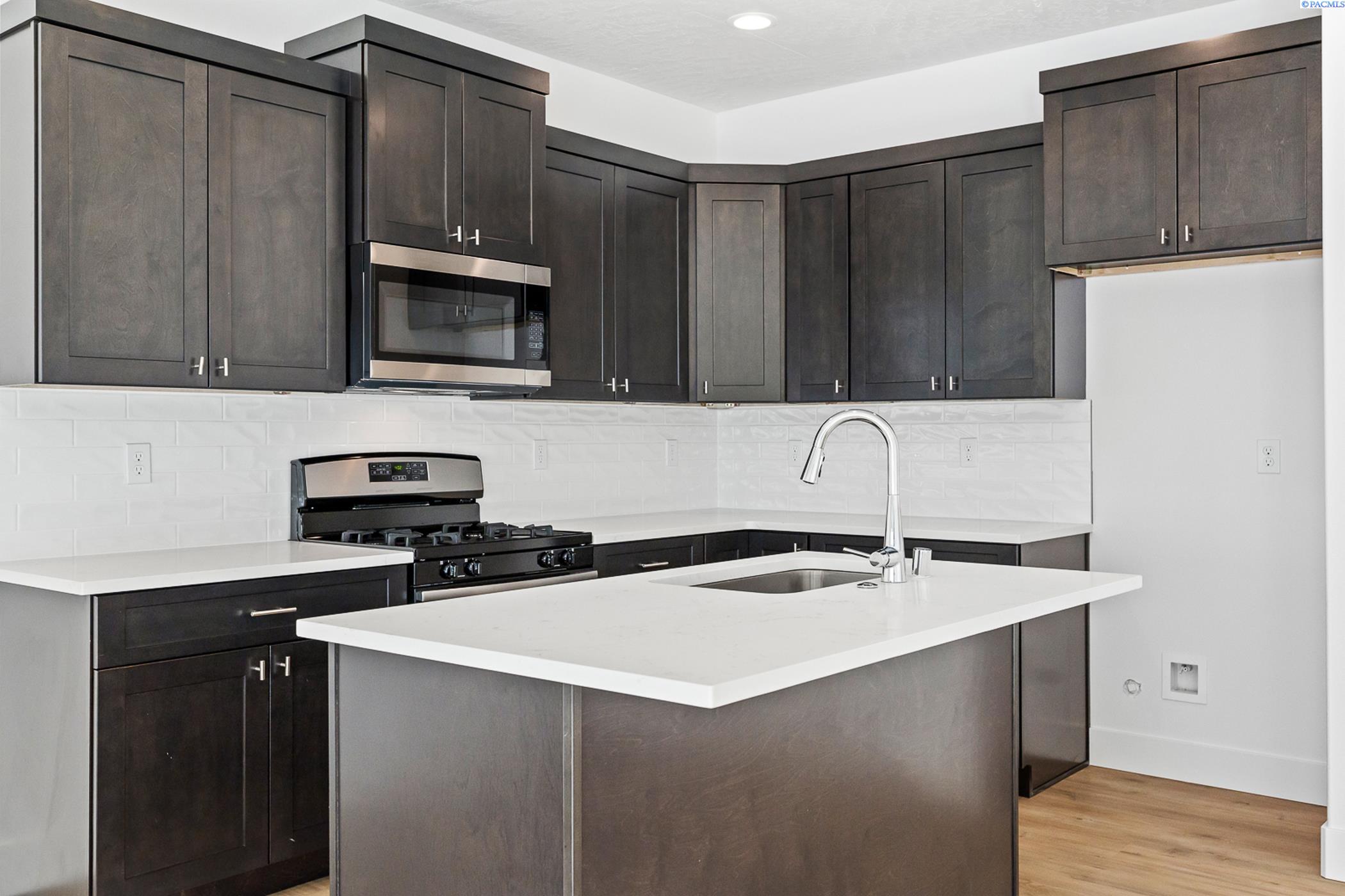 Underwood Pl, Kennewick, Washington 99337, 6 Bedrooms Bedrooms, 0 ,6 BathroomsBathrooms,Multi-family,For Sale,Underwood Pl,0,289867