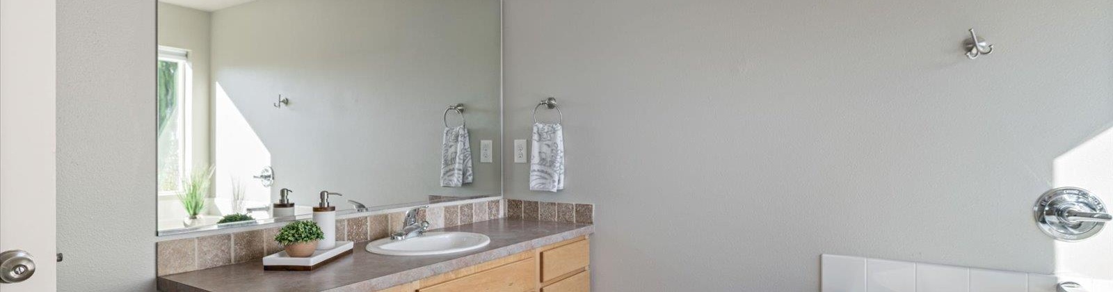 Jason Loop, Richland, Washington 99352, 4 Bedrooms Bedrooms, 0 ,3 BathroomsBathrooms,Condos/townhomes,For Sale,Jason Loop,0,289914