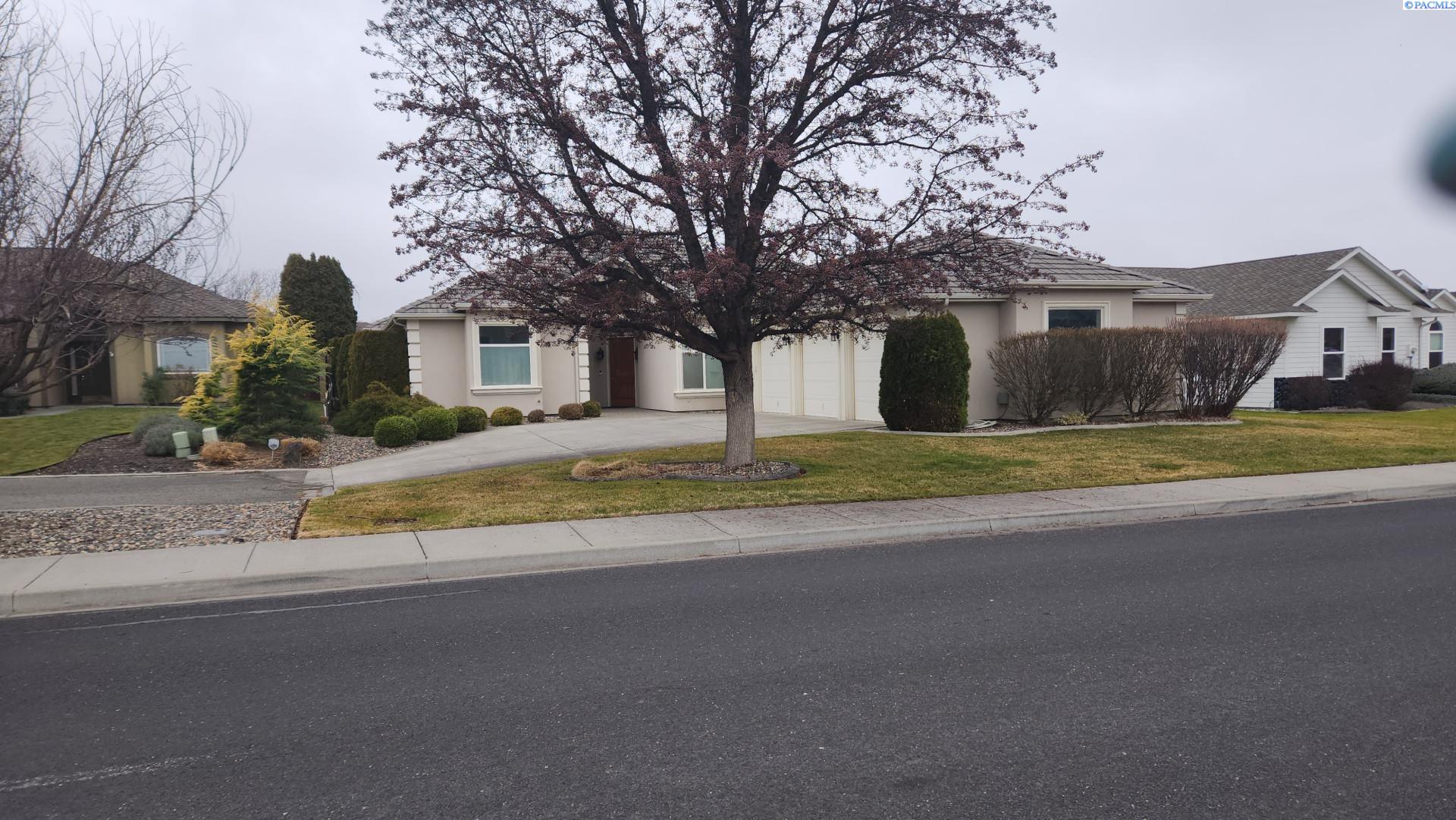 Canyon Lakes Dr, Kennewick, Washington 99337, 3 Bedrooms Bedrooms, 0 ,3 BathroomsBathrooms,Houses,For Sale,Canyon Lakes Dr,0,289958