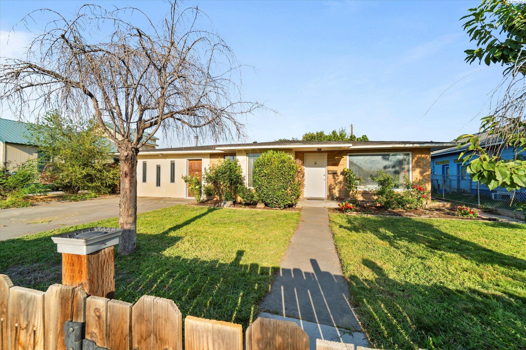 Hawthorne, Kennewick, Washington 99336, 4 Bedrooms Bedrooms, 0 ,1 BathroomBathrooms,Houses,For Sale,Hawthorne,0,288574