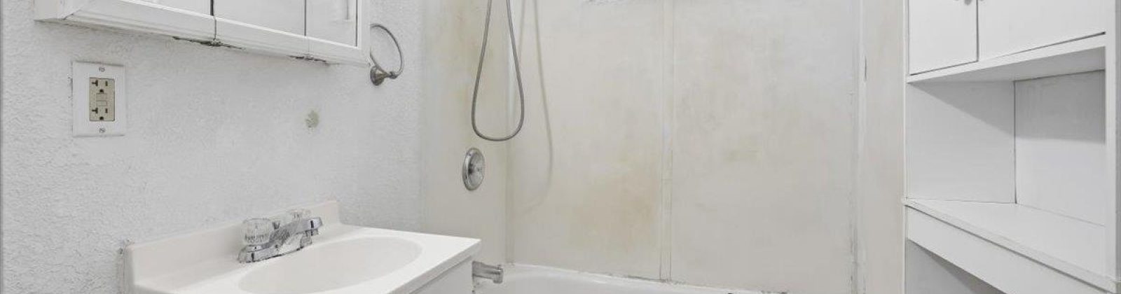 1st Ave, Kennewick, Washington 99336-5057, 2 Bedrooms Bedrooms, 0 ,1 BathroomBathrooms,Houses,For Sale,1st Ave,0,289991