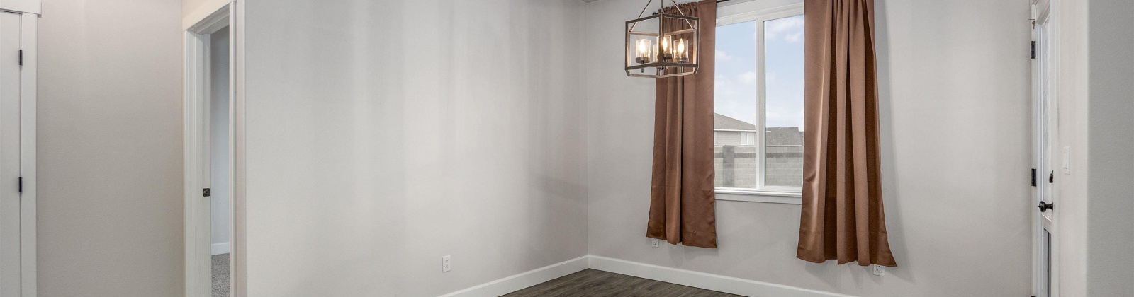 44th Place, Kennewick, Washington 99337, 3 Bedrooms Bedrooms, 0 ,2 BathroomsBathrooms,Houses,For Sale,44th Place,0,290030