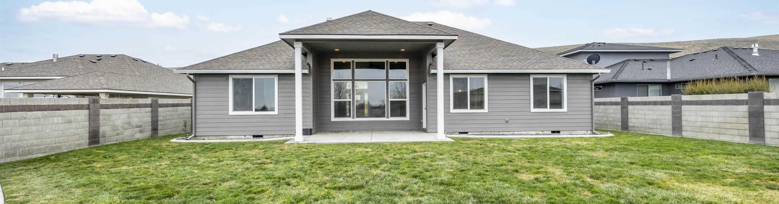 44th Place, Kennewick, Washington 99337, 3 Bedrooms Bedrooms, 0 ,2 BathroomsBathrooms,Houses,For Sale,44th Place,0,290030