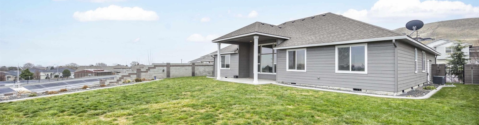 44th Place, Kennewick, Washington 99337, 3 Bedrooms Bedrooms, 0 ,2 BathroomsBathrooms,Houses,For Sale,44th Place,0,290030