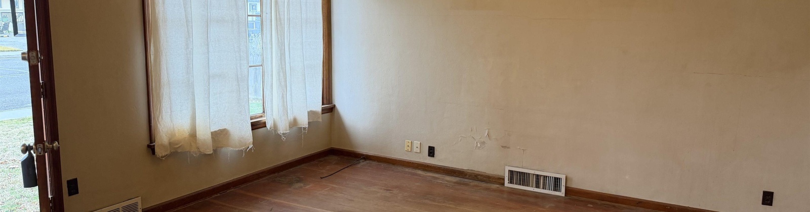 Yakima Street, Pasco, Washington 99301, 2 Bedrooms Bedrooms, 0 ,1 BathroomBathrooms,Houses,For Sale,Yakima Street,0,290022