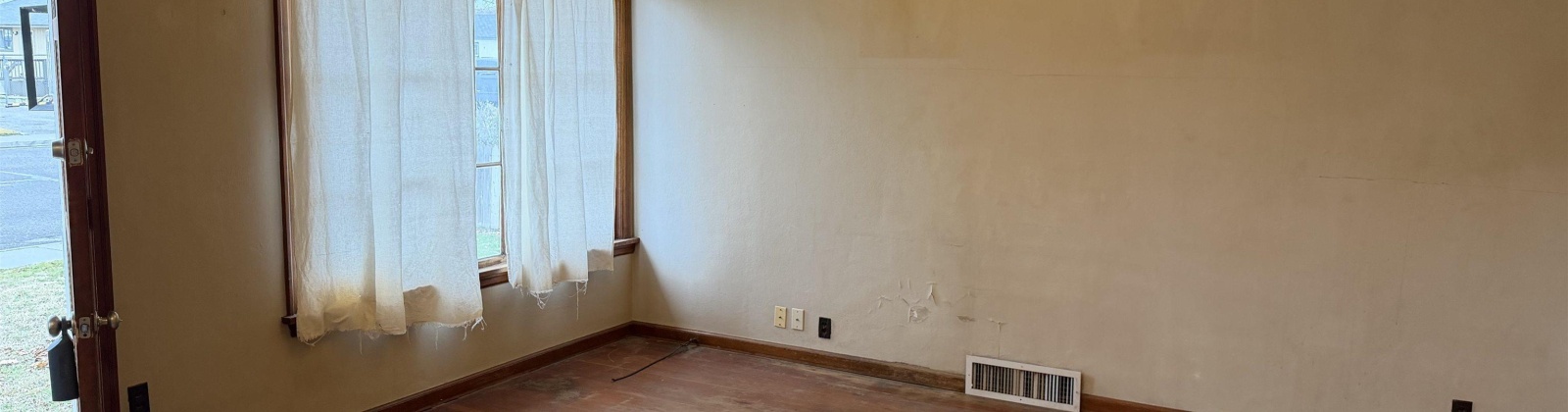 Yakima Street, Pasco, Washington 99301, 2 Bedrooms Bedrooms, 0 ,1 BathroomBathrooms,Houses,For Sale,Yakima Street,0,290022