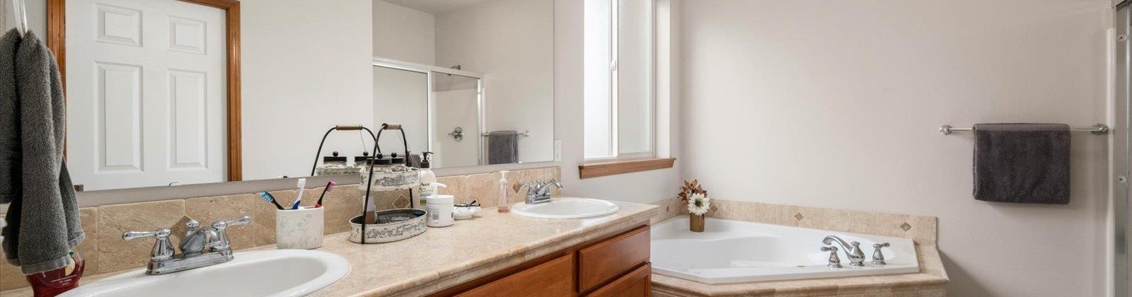 Keller Street, Kennewick, Washington 99337, 4 Bedrooms Bedrooms, 0 ,3 BathroomsBathrooms,Houses,For Sale,Keller Street,0,290107