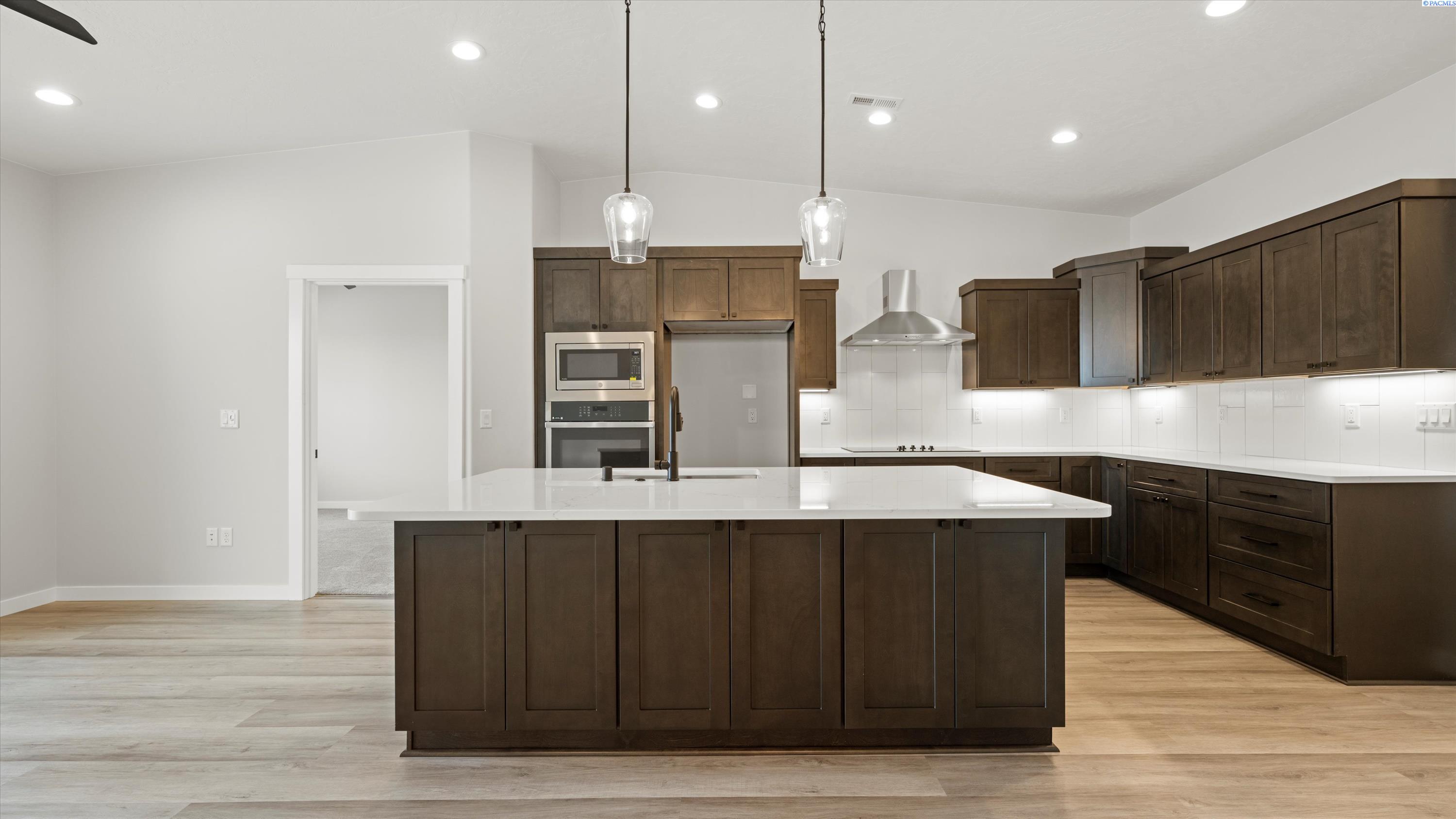 Kalani Ct, West Richland, Washington 99353, 2 Bedrooms Bedrooms, 0 ,2 BathroomsBathrooms,Condos/townhomes,For Sale,Kalani Ct,0,290137