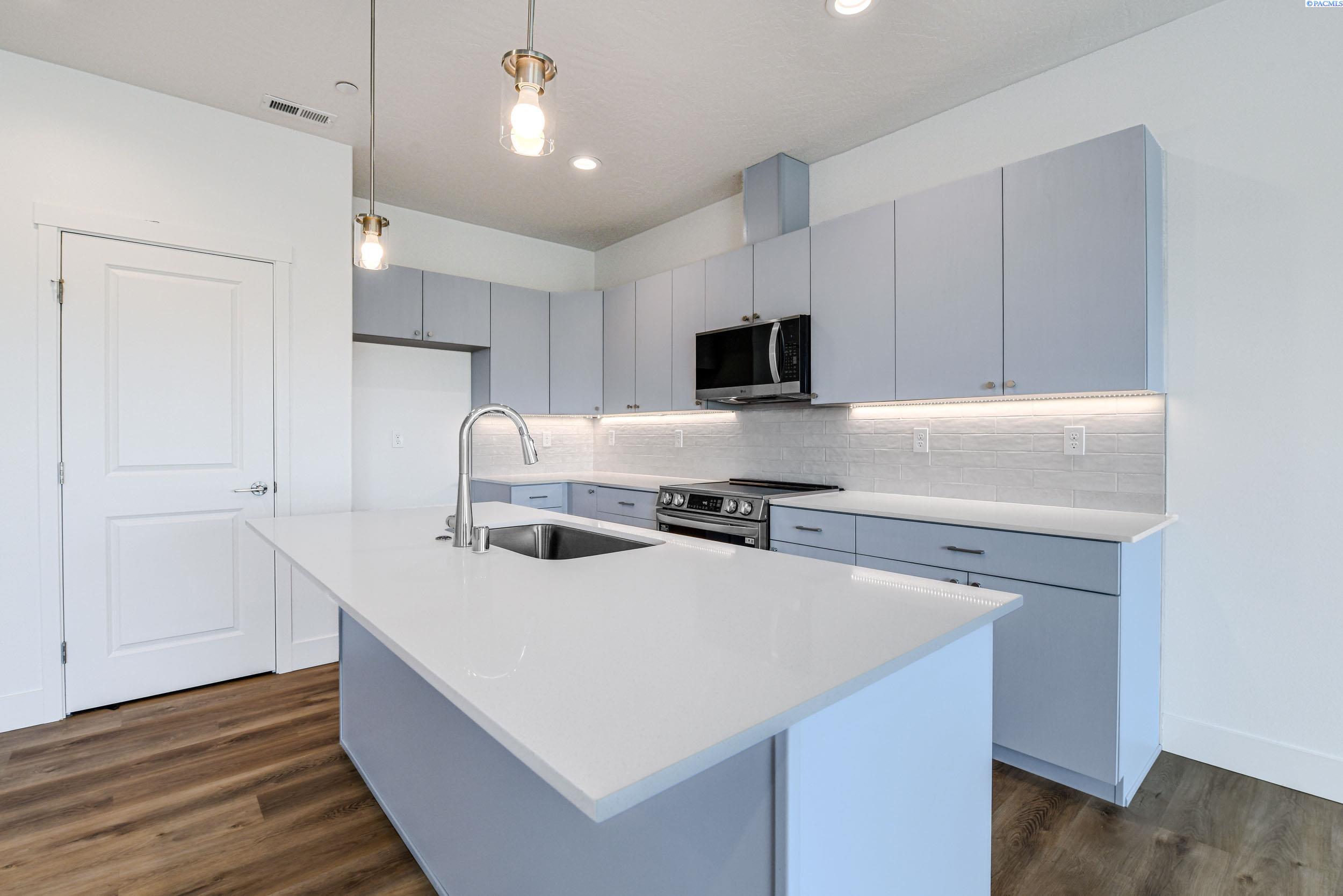 Road 114, Pasco, Washington 99301, 3 Bedrooms Bedrooms, 0 ,3 BathroomsBathrooms,Condos/townhomes,For Sale,Road 114,0,290161