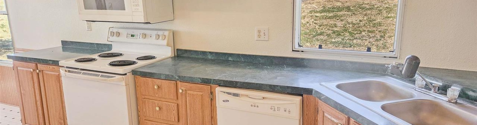 1st St, Endicott, Washington 99125, 3 Bedrooms Bedrooms, 0 ,2 BathroomsBathrooms,Manufactured Homes,For Sale,1st St,0,290210