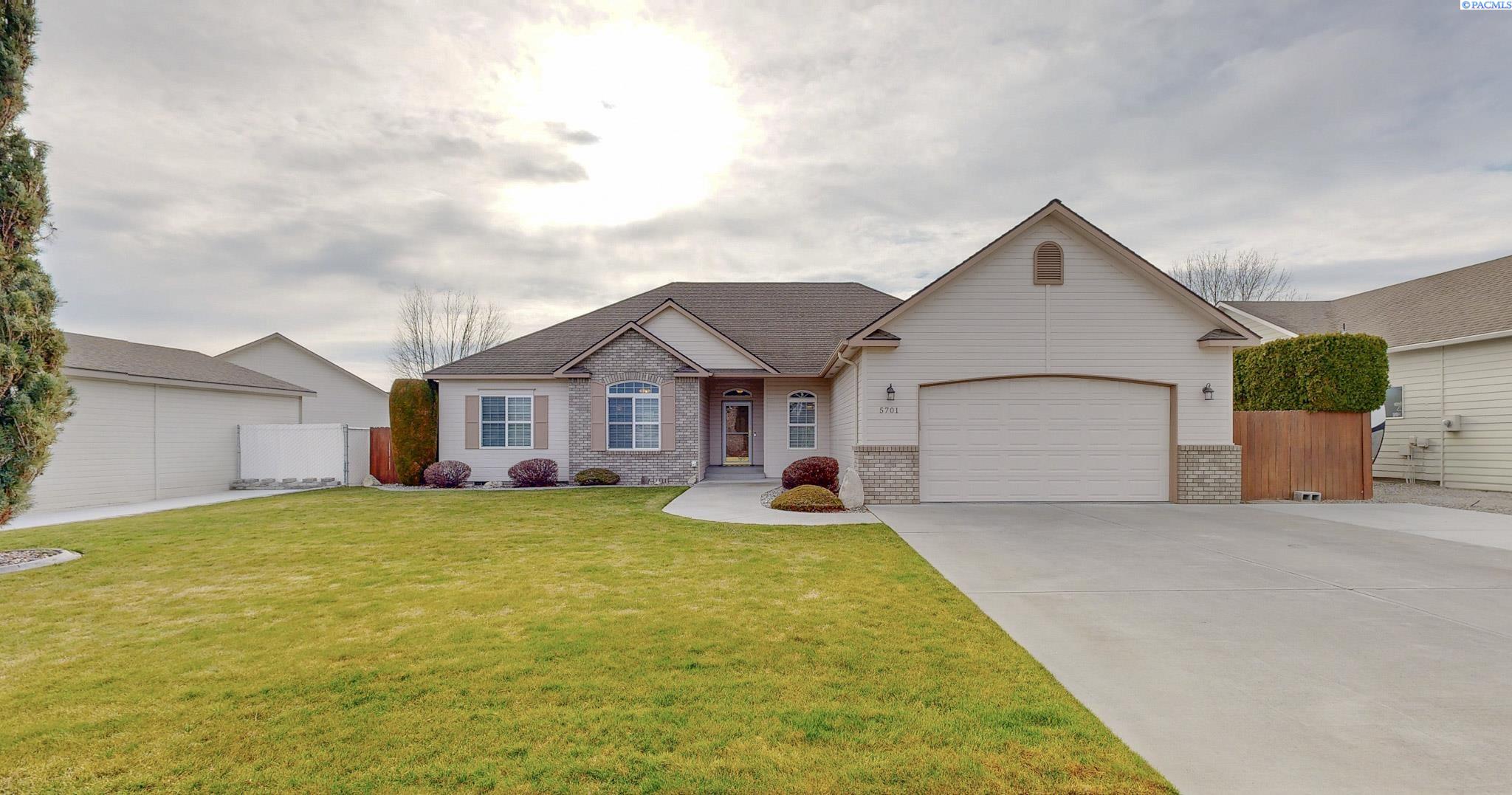 Hilo Court, West Richland, Washington 99353, 4 Bedrooms Bedrooms, 0 ,3 BathroomsBathrooms,Houses,For Sale,Hilo Court,0,290232