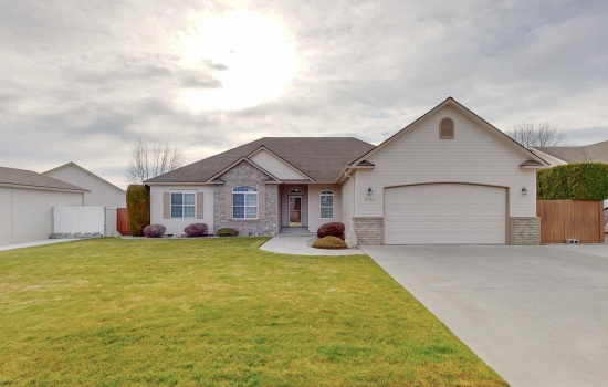 Hilo Court, West Richland, Washington 99353, 4 Bedrooms Bedrooms, 0 ,3 BathroomsBathrooms,Houses,For Sale,Hilo Court,0,290232