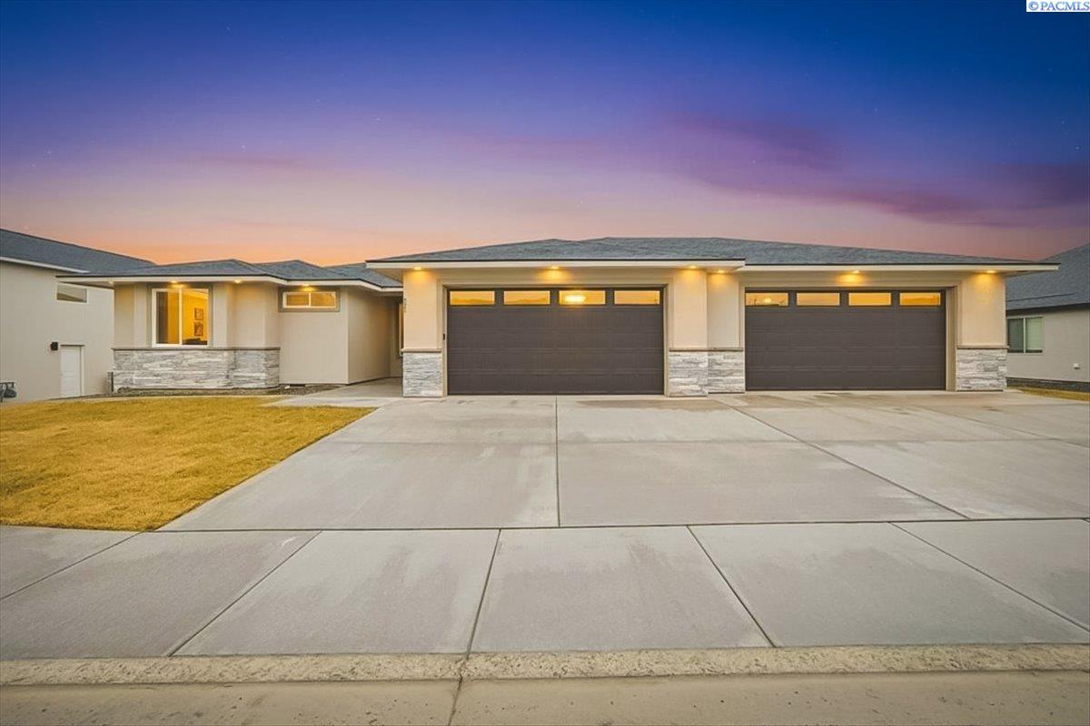 Thebes St, West Richland, Washington 99353, 4 Bedrooms Bedrooms, 0 ,4 BathroomsBathrooms,Houses,For Sale,Thebes St,0,290255