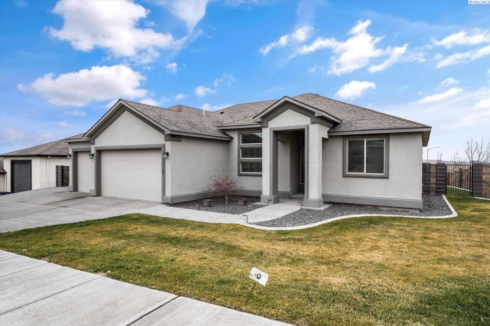 Napoli Street, West Richland, Washington 99353, 3 Bedrooms Bedrooms, 0 ,4 BathroomsBathrooms,Houses,For Sale,Napoli Street,0,290287
