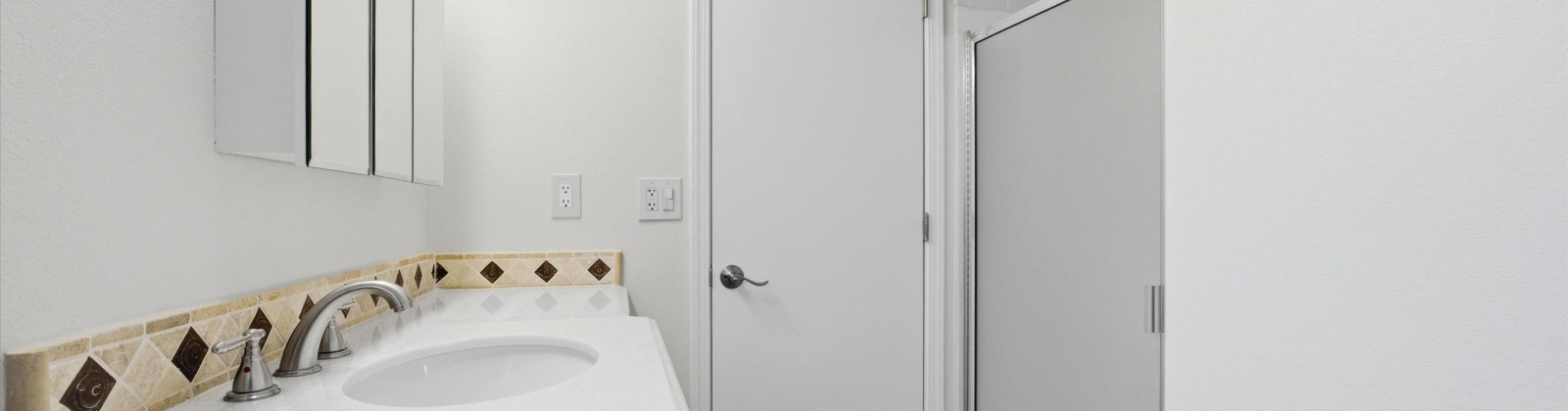 14Th Pl, Kennewick, Washington 99337, 3 Bedrooms Bedrooms, 0 ,2 BathroomsBathrooms,Houses,For Sale,14Th Pl,0,290286