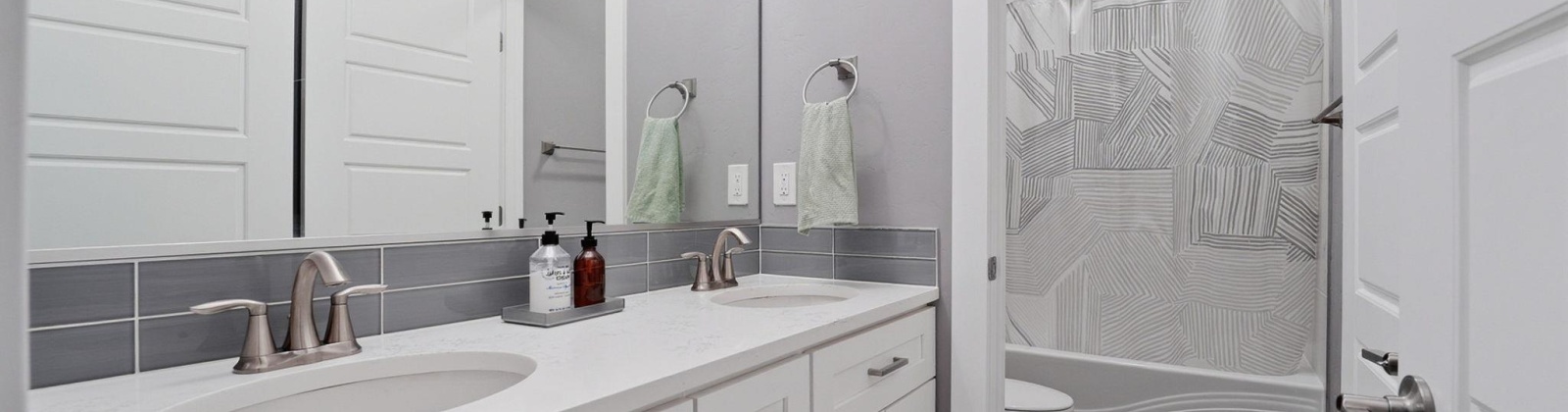 White Bluffs Street, Richland, Washington 99352, 4 Bedrooms Bedrooms, 0 ,2 BathroomsBathrooms,Houses,For Sale,White Bluffs Street,0,290310