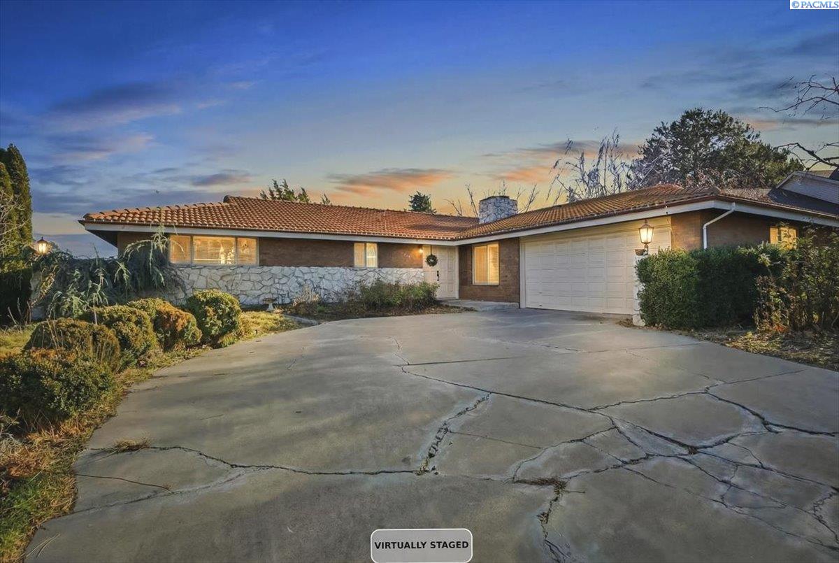 Greenview Dr, Richland, Washington 99352, 4 Bedrooms Bedrooms, 0 ,2 BathroomsBathrooms,Houses,For Sale,Greenview Dr,0,289483