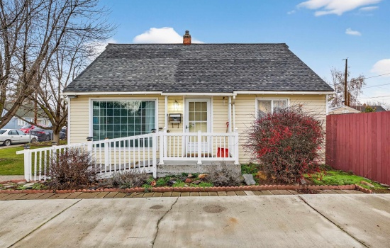 12th St, Sunnyside, Washington 98944, 3 Bedrooms Bedrooms, 0 ,1 BathroomBathrooms,Houses,For Sale,12th St,0,290359