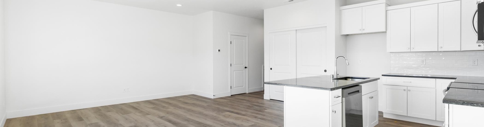 Grapevine Ct, West Richland, Washington 99353, 3 Bedrooms Bedrooms, 0 ,3 BathroomsBathrooms,Condos/townhomes,For Sale,Grapevine Ct,0,290418