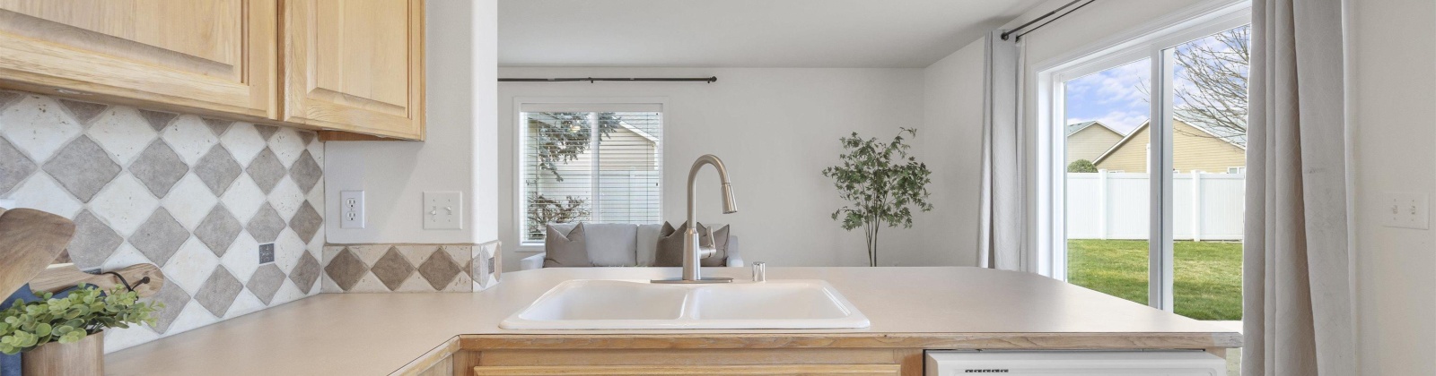 Segovia Drive, Pasco, Washington 99301, 3 Bedrooms Bedrooms, 0 ,3 BathroomsBathrooms,Houses,For Sale,Segovia Drive,0,290481