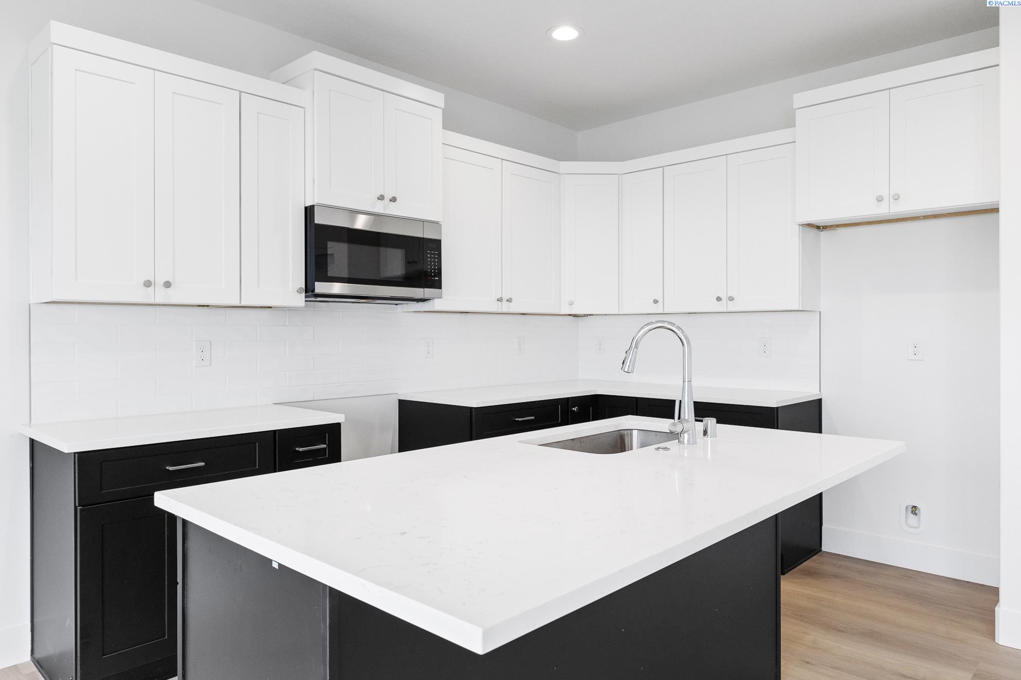 Grapevine Ct, West Richland, Washington 99353, 3 Bedrooms Bedrooms, 0 ,3 BathroomsBathrooms,Condos/townhomes,For Sale,Grapevine Ct,0,290539