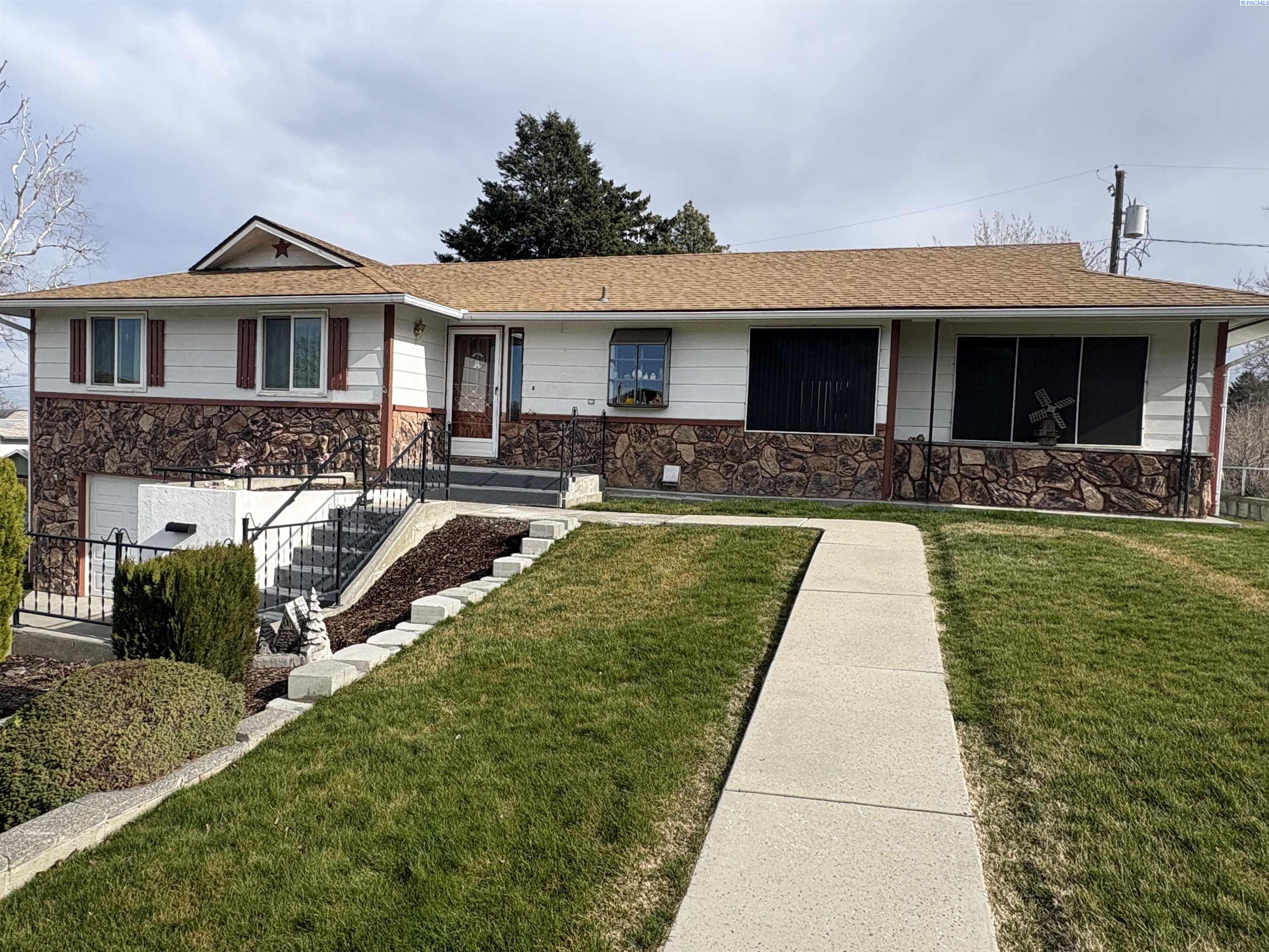 Volland St., Kennewick, Washington 99336, 3 Bedrooms Bedrooms, 0 ,3 BathroomsBathrooms,Houses,For Sale,Volland St.,0,290587