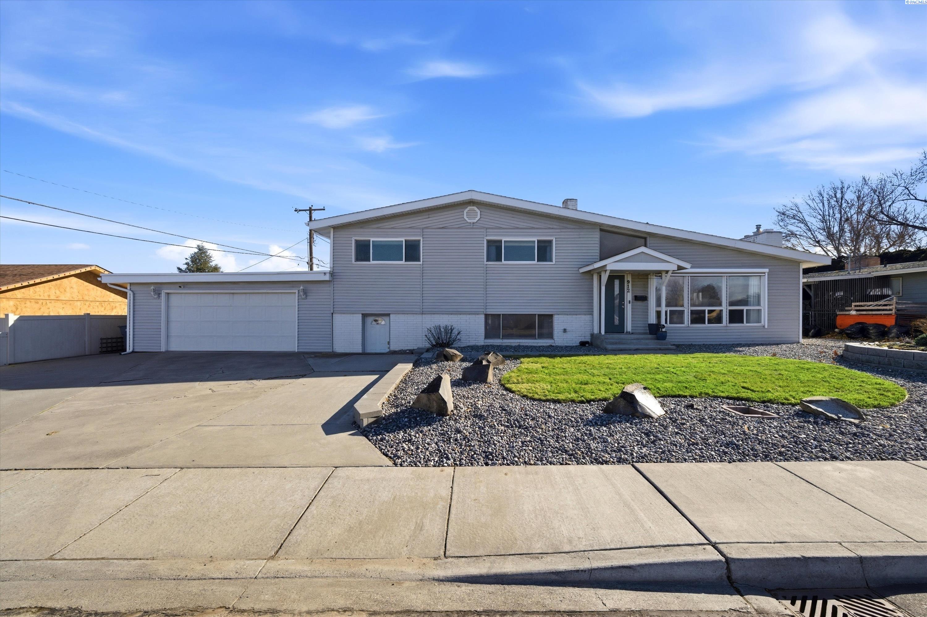 Neel St., Kennewick, Washington 99336, 4 Bedrooms Bedrooms, 0 ,3 BathroomsBathrooms,Houses,For Sale,Neel St.,0,290625
