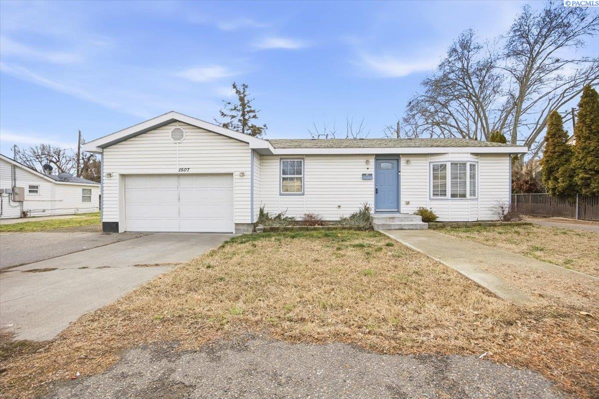 4th Pl, Kennewick, Washington 99336, 3 Bedrooms Bedrooms, 0 ,2 BathroomsBathrooms,Houses,For Sale,4th Pl,0,290676