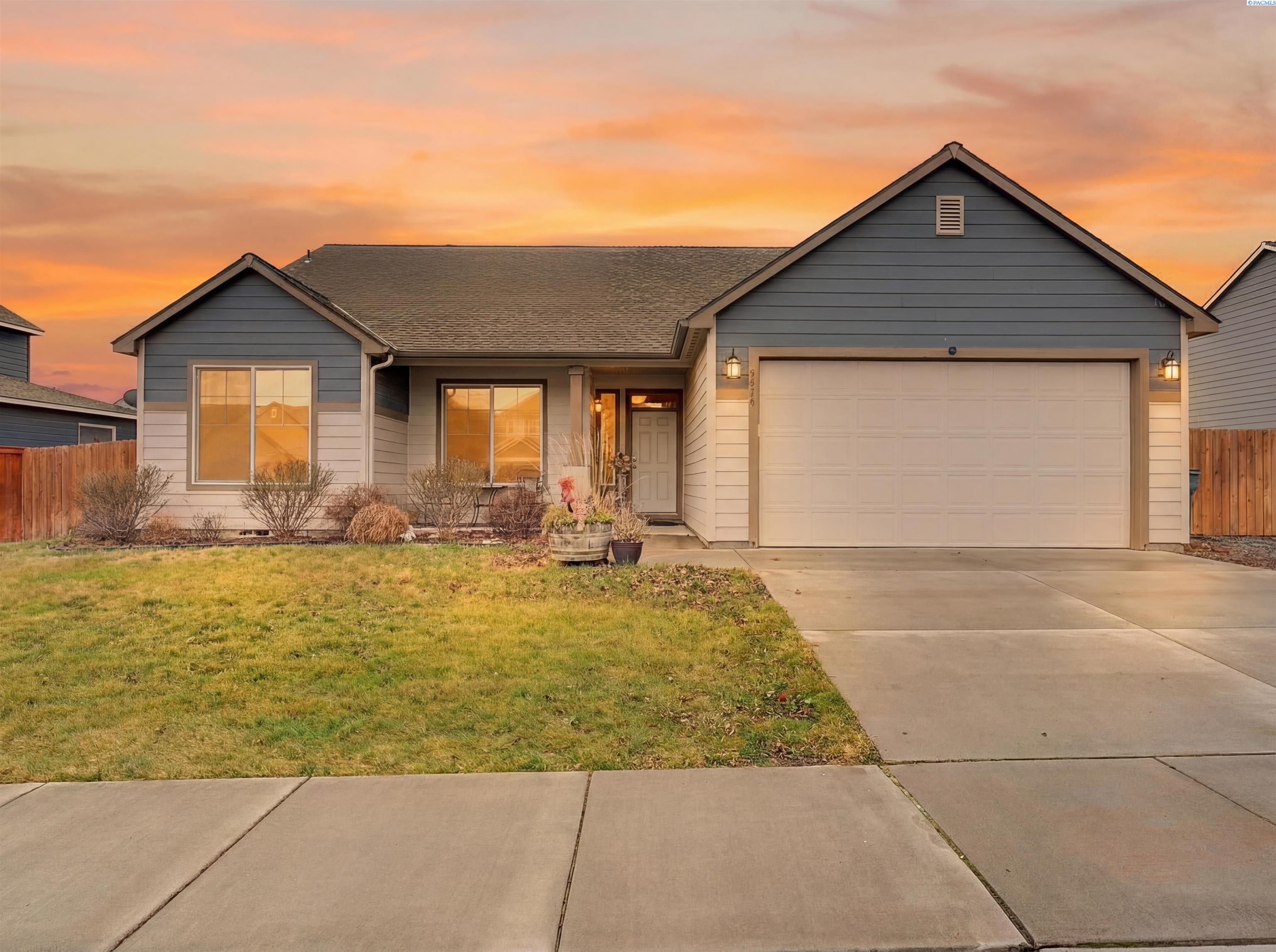 33rd Pl, Kennewick, Washington 99338, 3 Bedrooms Bedrooms, 0 ,2 BathroomsBathrooms,Houses,For Sale,33rd Pl,0,290674