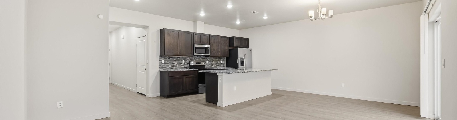 Quillan Place, Kennewick, Washington 99336, 3 Bedrooms Bedrooms, 0 ,3 BathroomsBathrooms,Condos/townhomes,For Sale,Quillan Place,0,291275