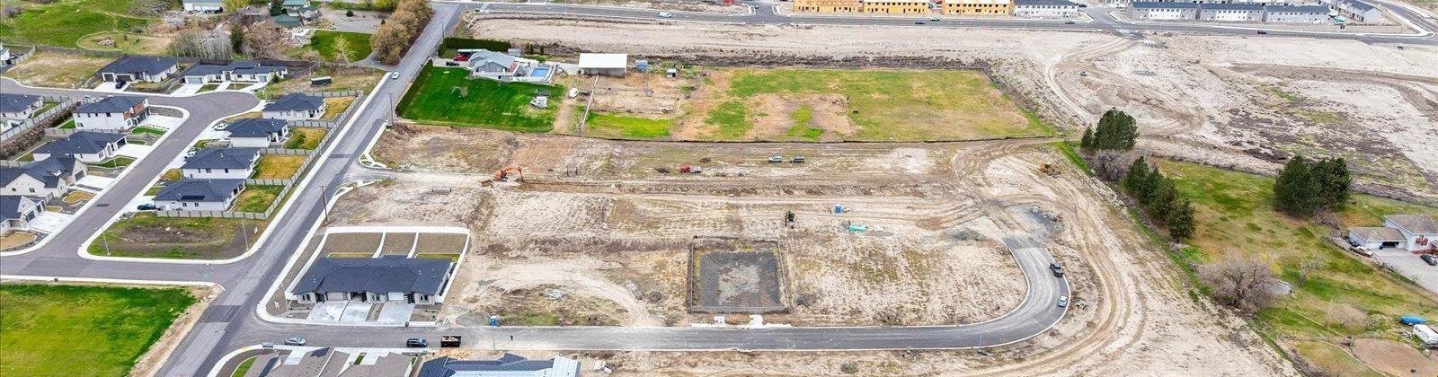 Fairhaven Loop, Richland, Washington 99352, 4 Bedrooms Bedrooms, 0 ,3 BathroomsBathrooms,Condos/townhomes,For Sale,Fairhaven Loop,0,291365